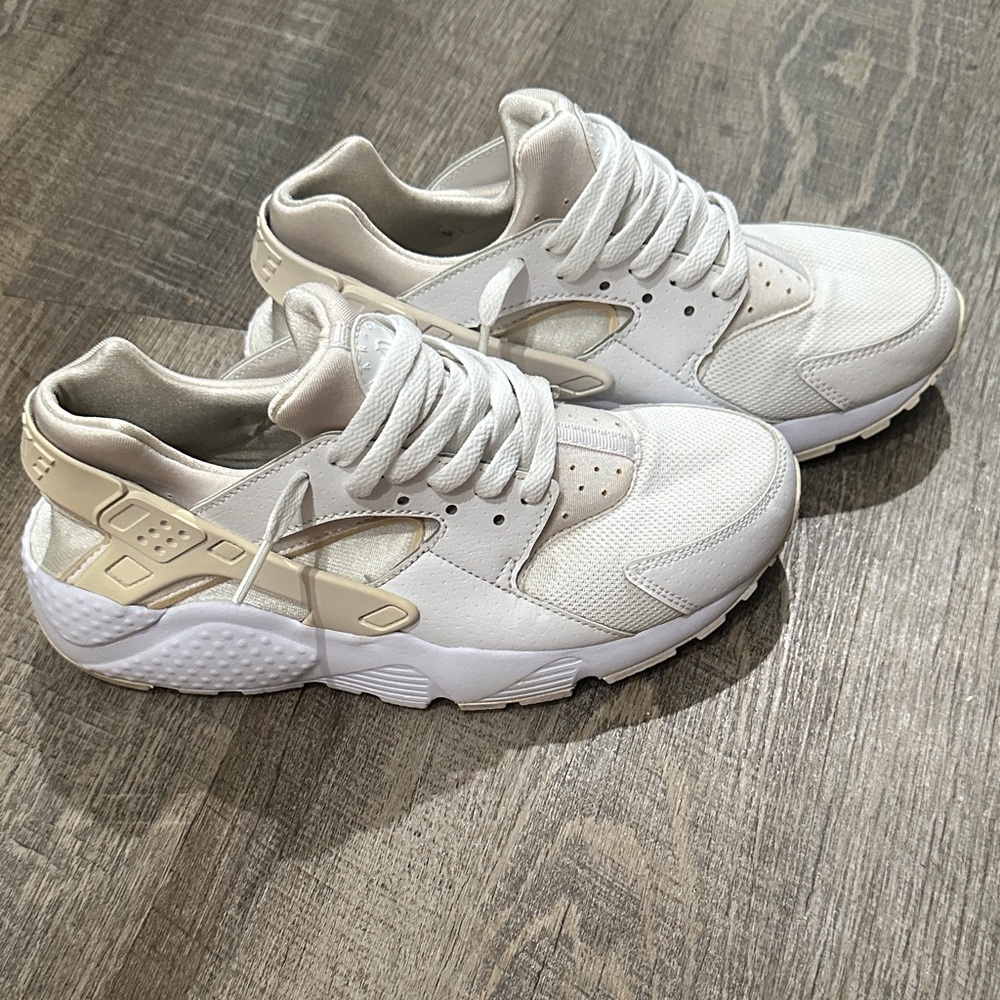 Nike Kids Sneakers in White and Tan Kids size 6.5 and woman’s size 8